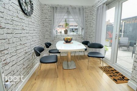 3 bedroom semi-detached house to rent - Photo 3