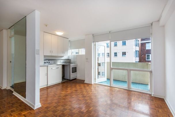 Top Floor Studio with Captivating Views - Photo 1