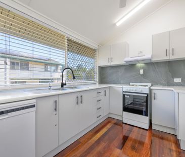 RENOVATED WITH SPACE TO SPARE - YOUR BEAK STREET BEAUTY AWAITS! - Photo 6