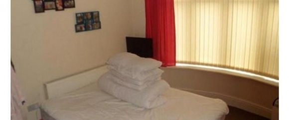 5 BEDS SEMI DETACHED HOUSE IN FANTASTIC LOCATION - Photo 1