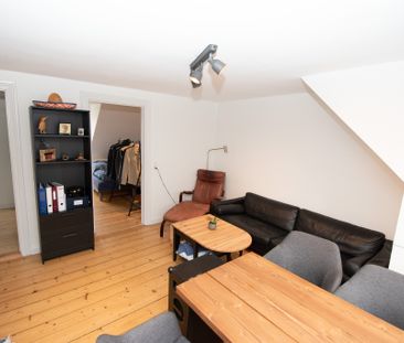 Lys lejlighed med moderne køkken og hyggelig gårdhave - Photo 2