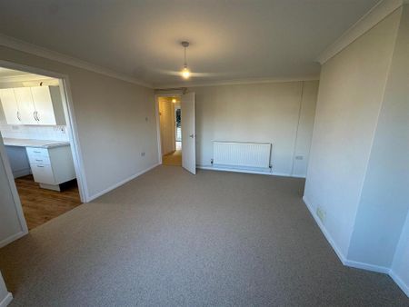 2 bedroom maisonette to rent - Photo 2