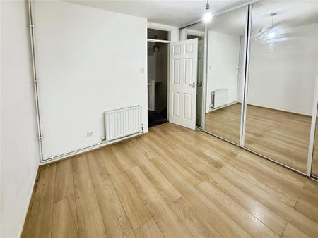 2 bedroom end of terrace house to rent - Photo 3