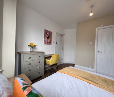 BEDROOM 1- MEDIUM DOUBLE ENSUITE - Photo 3