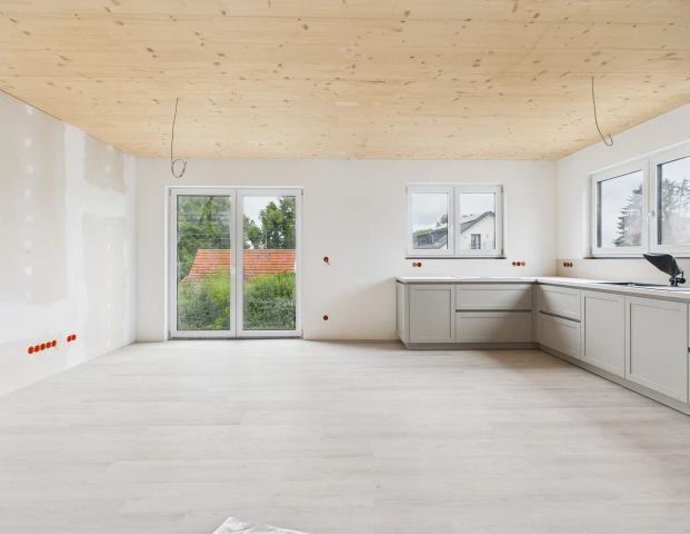 Neubau-Erstbezug in Reichertshofen! Moderne 4-ZKB-Wohnung inkl. Einbauküche und zwei Stellplätzen! - Foto 1