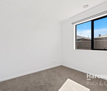 Sleek & Sophisticated - Photo 3