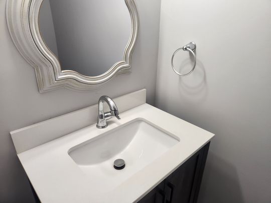 For Lease - 7 Poplar Crescent, Aurora, Ontario - Photo 1