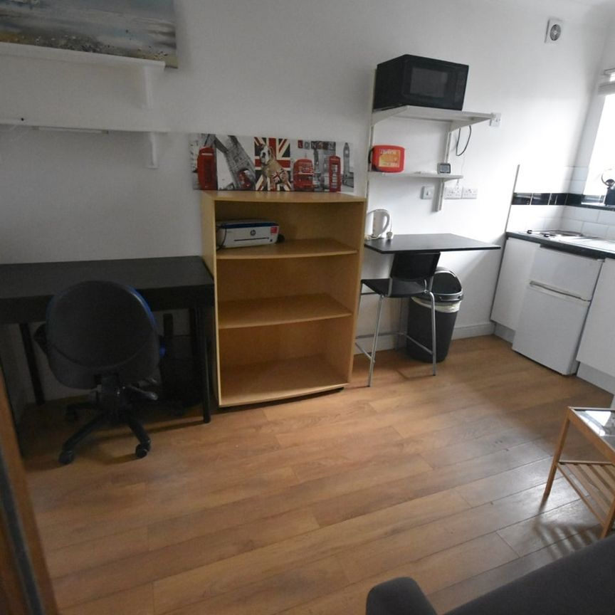 1 Bed Maisonette, Lilac Road, SO16 - Photo 1