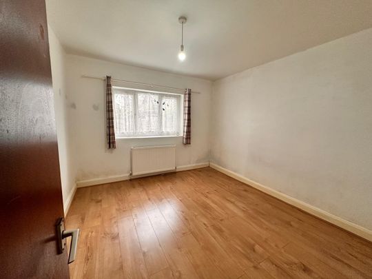 3 Bed Flat, Ley Street, IG2 - Photo 1