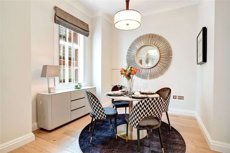 An immaculate two-bedroom lateral apartment, located in the heart of prestigious Mayfair. - Photo 3