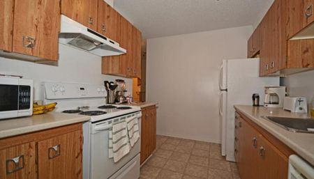 294-300 Main Avenue - Photo 3