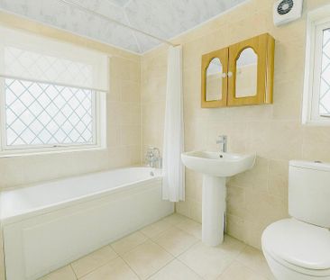 3 bedroom end of terrace house to rent - Photo 5