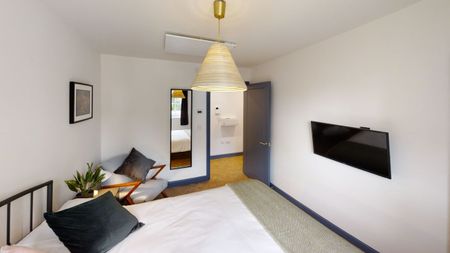 2 Bedroom Flat- Garden- Filton - Photo 2