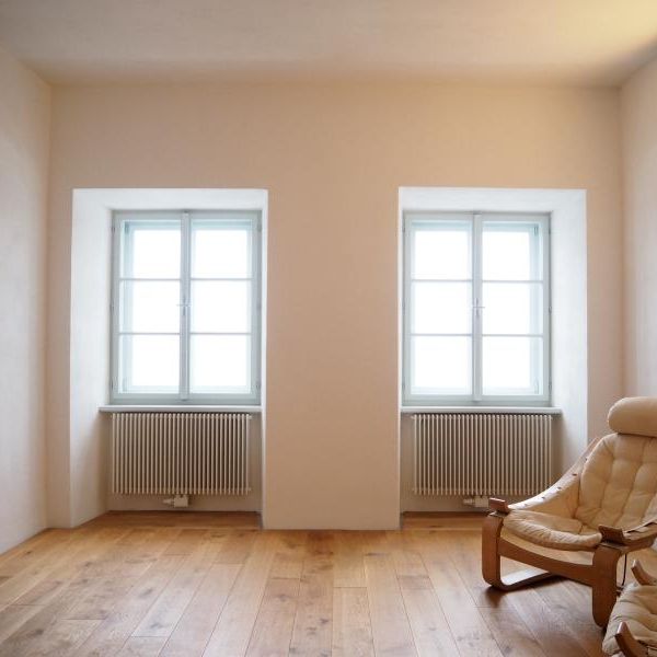 Wohnatelier in Ottensheim Zentrum, direkt an der Donaupromenade! 82 m² WNFL, Küche inkl. Geräte möbliert! Inkl. Terrasse vorm Haus! - Photo 1