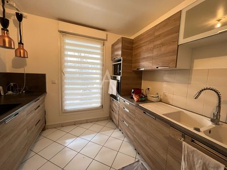 Location Appartement 3 pièces 77m² - Photo 4