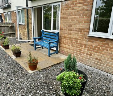 Flat to rent on - Photo 2
