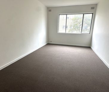 SPACIOUS 3 BEDROOM UNIT WITH BRAND NEW KITCHEN - Photo 5