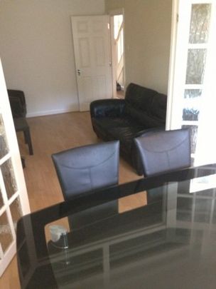 FOUR BEDROOM-2 BATHROOMS-NEWLY REFURBISHED-5 MINS FROM BCU-£80 P/W... - Photo 1