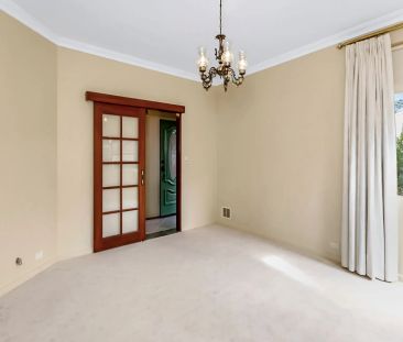 Character Home in Leafy Wembley Downs! - Photo 3