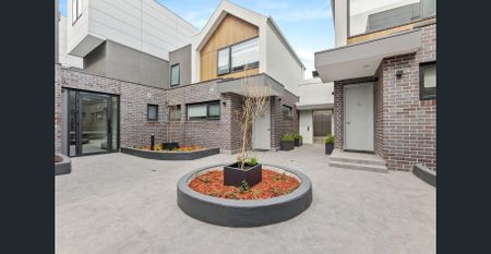 Luxurious & Brand New Home within Mckinnon School Zone - Photo 3