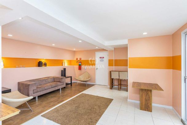 Apartamento de 2 dormitórios com sacada e vaga no bairro Cristal. - COD: 25732 - Foto 1