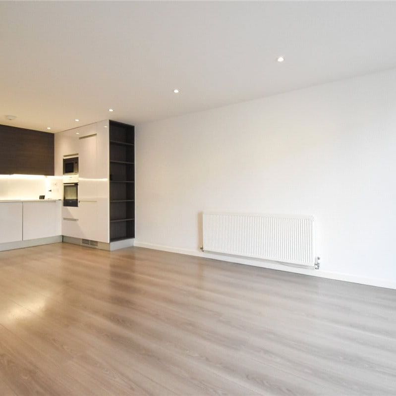 Well presented 2 bedroom apartment for rent in Cambridge at this prestigious development with daily porterage service & Gym. Local amenities close by. Walking distance to Addenbrookes Hospital, Railway Station & City centre. Allocated Parking. Unfurnished. - Photo 1
