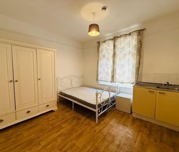 House share to rent - Photo 2