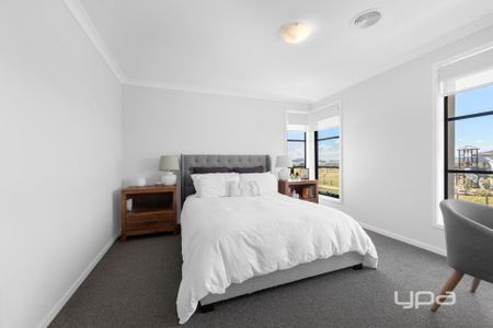 STUNNING FAMILY RESIDENCE OF GRAND PROPORTIONS - Photo 2