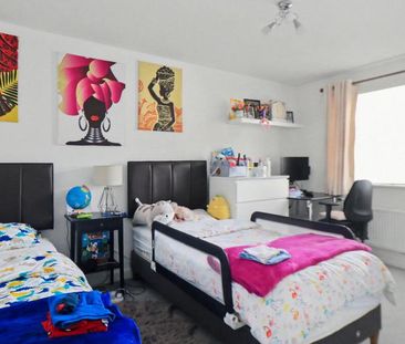 4 bedroom detached house to rent - Photo 6