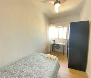 Avenida de las Palomeras, Madrid, Community of Madrid 28018 - Photo 4