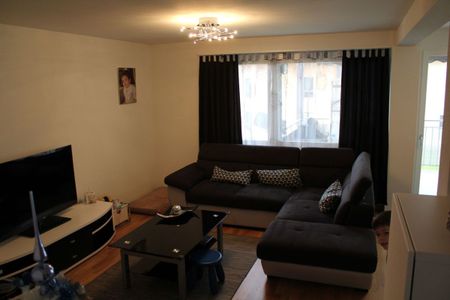 "An sonniger Lage mit grossem Balkon" - Photo 3