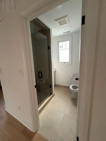 For Lease - 12 Franklin Avenue Unit# B, Toronto, Ontario - Photo 2