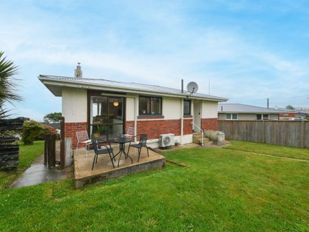 Sunny and solid home in Halfway Bush - Photo 3