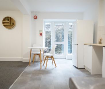 Basement Flat 54 Holyhead Road - Photo 5