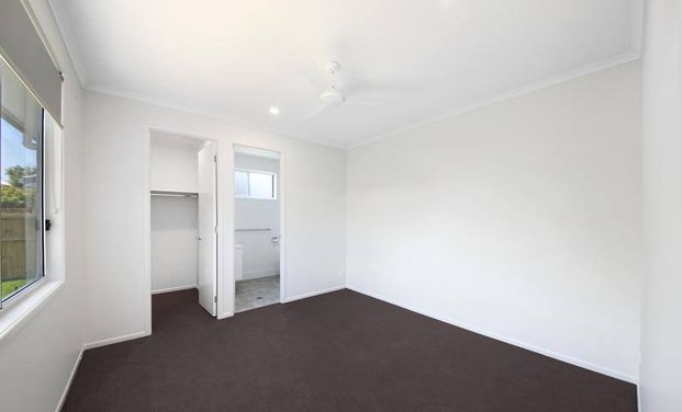 Outstanding Gorgeous Townhouse in Cooroy! - Photo 1
