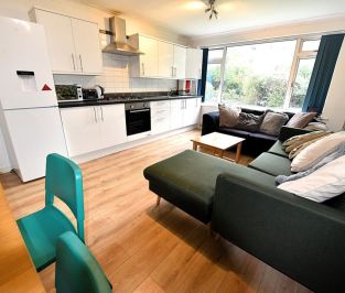 3 bedroom Flat in The Poplars (3 Bed), Leeds - Photo 6