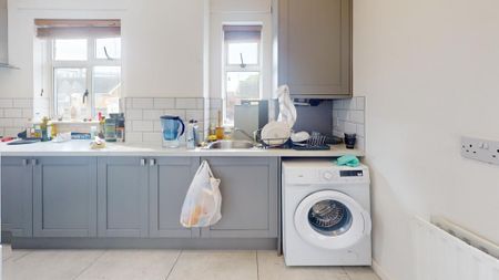 4 bedroom terraced house to rent - Photo 5