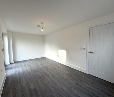 3 bedroom detached house to rent - Photo 2