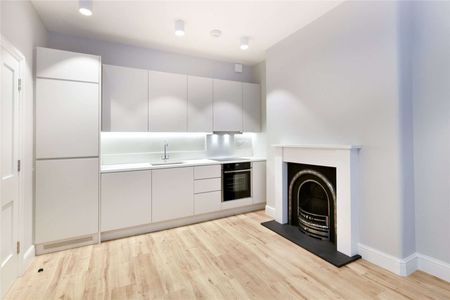 A brilliant studio flat in South Kensington situated on a popular garden square close to all the local amenities. - Photo 5