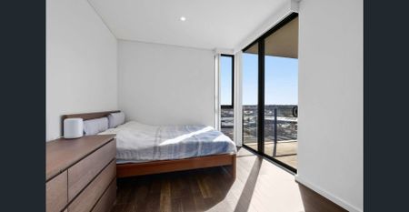 Modern Two Bedroom Apartment In Prime Location - Photo 2