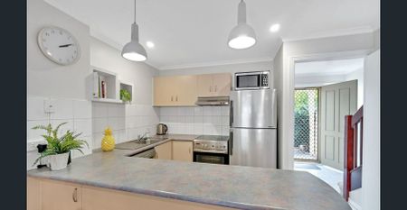 Stylish and Private Townhouse with Prime Location and Entertainment Spaces - Photo 5