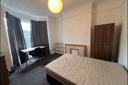 5 Bed Student Accommodation - Photo 2
