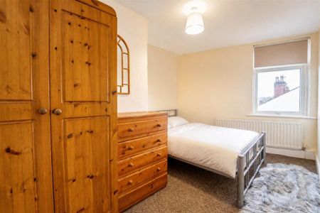 3 bedroom apartment to rent - Photo 5