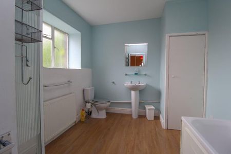 1 bedroom in a house share to rent - Photo 4