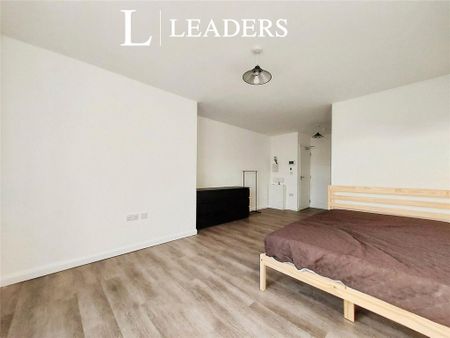 1 bedroom in a house share to rent - Photo 3