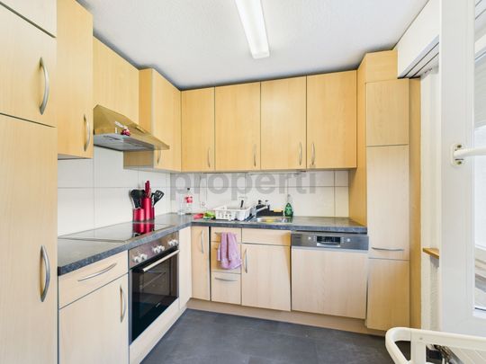 Generous living with style in Flawil - Foto 1