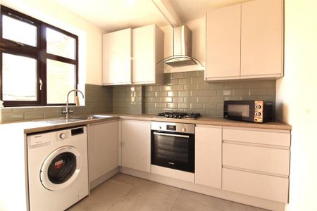 3 bedroom semi-detached house to rent - Photo 3