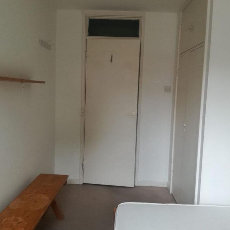 4 bedroom flat share to rent - Photo 1