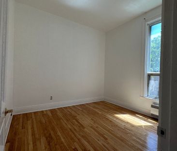 376 Rue St Viateur O., Montréal (Le Plateau-Mont-Royal), QC H2V - Photo 3