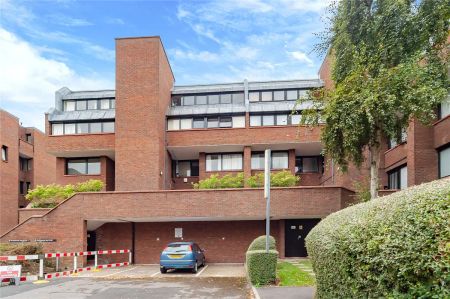 2 bedroom flat in Golders Green - Photo 3